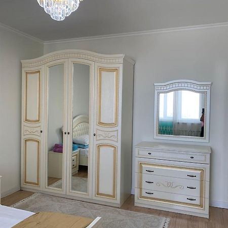 Apartment In อัลมาตี ภายนอก รูปภาพ